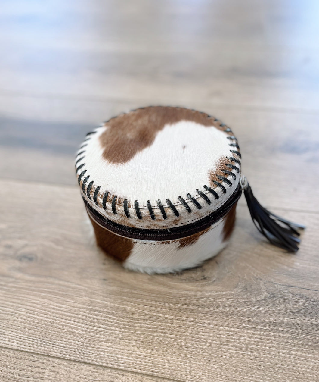 Circle Cowhide Jewelry Case